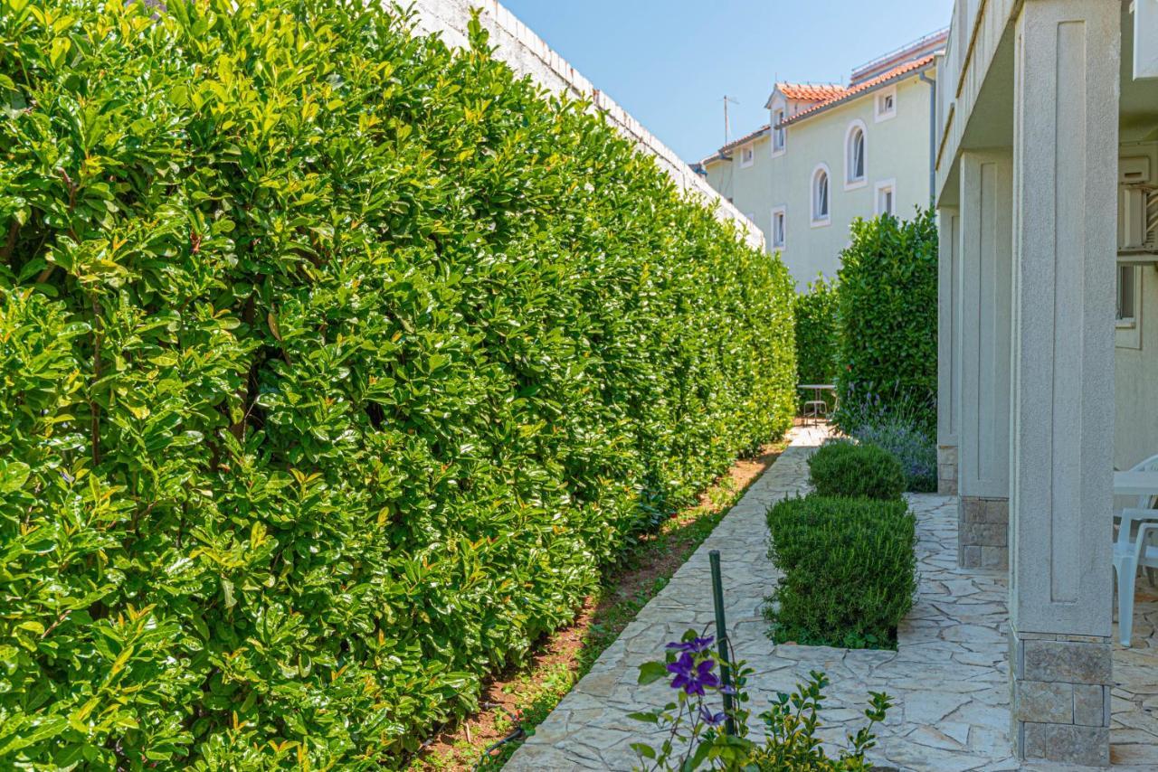Apartments Villa Tribunj Tribalj Exterior foto