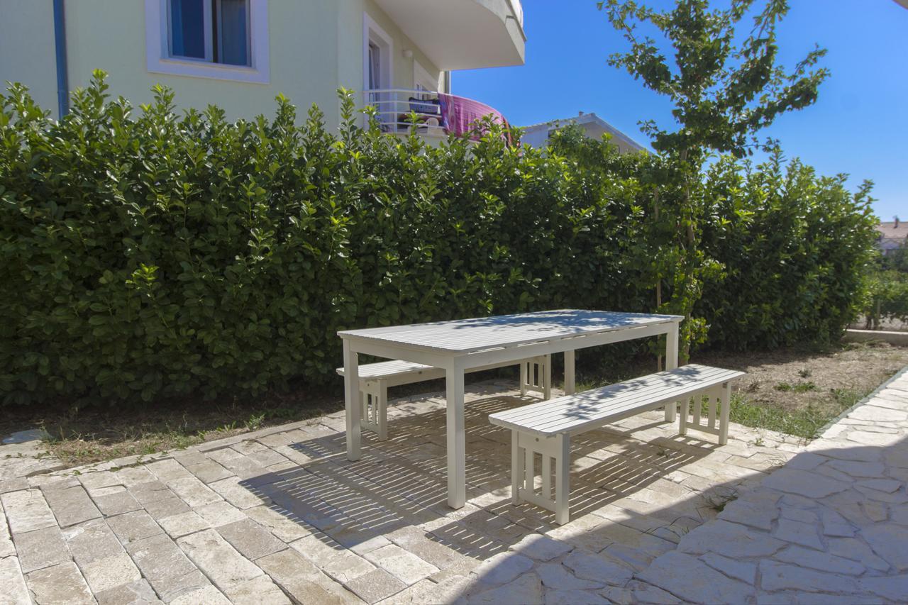 Apartments Villa Tribunj Tribalj Exterior foto